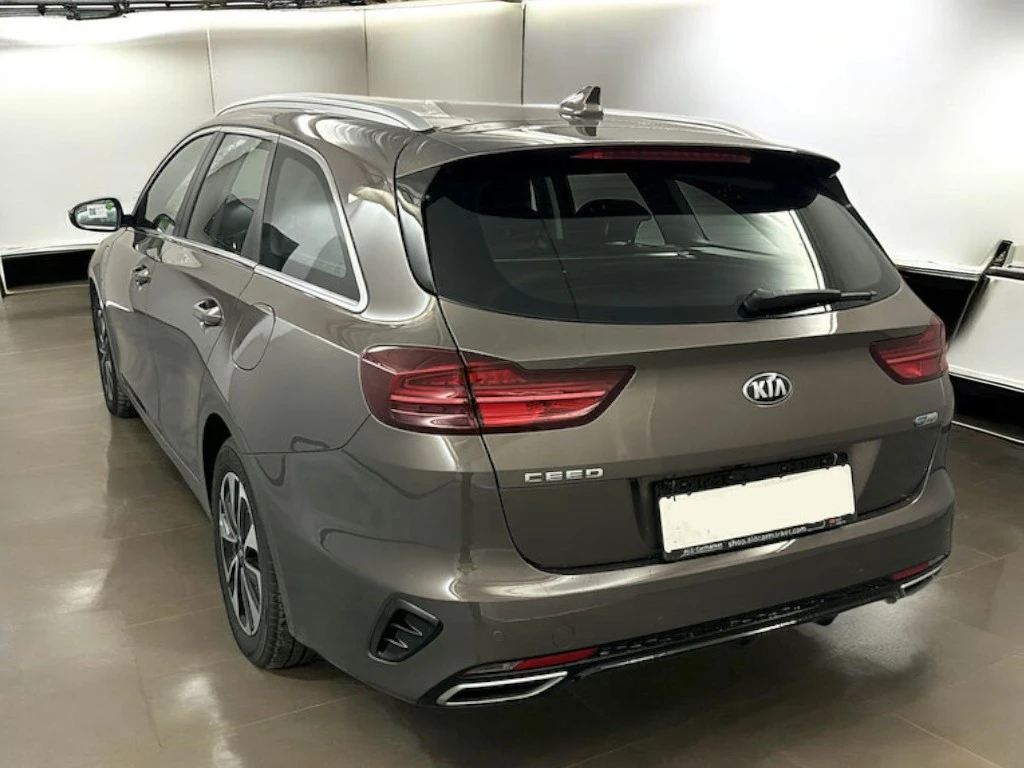 Kia Ceed 1.6 Plug-in Hybrid Vision, от дилър с История - изображение 4