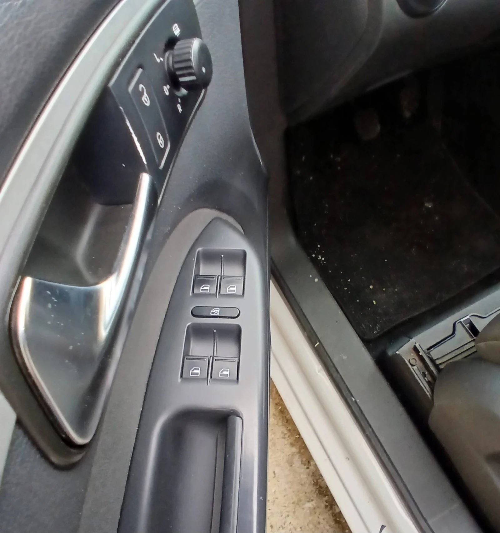 VW Touran 1.6TDI ТОП!!!, снимка 12 - Автомобили и джипове - 53388279