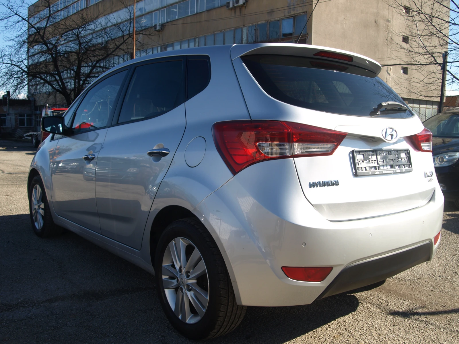 Hyundai Ix20 1.6* CRDI* 116кс* КЛИМАТРОНИК* , снимка 4 - Автомобили и джипове - 53800703