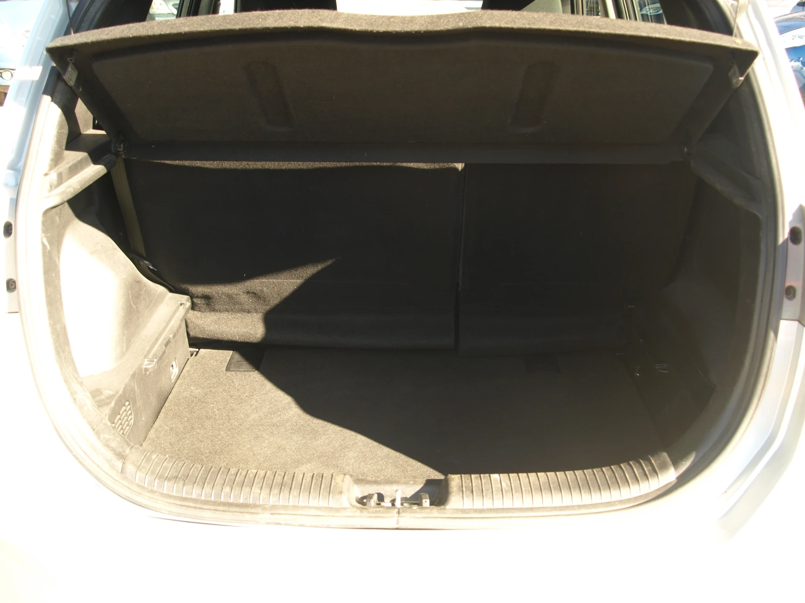 Hyundai Ix20 1.6* CRDI* 116кс* КЛИМАТРОНИК* , снимка 9 - Автомобили и джипове - 53800703