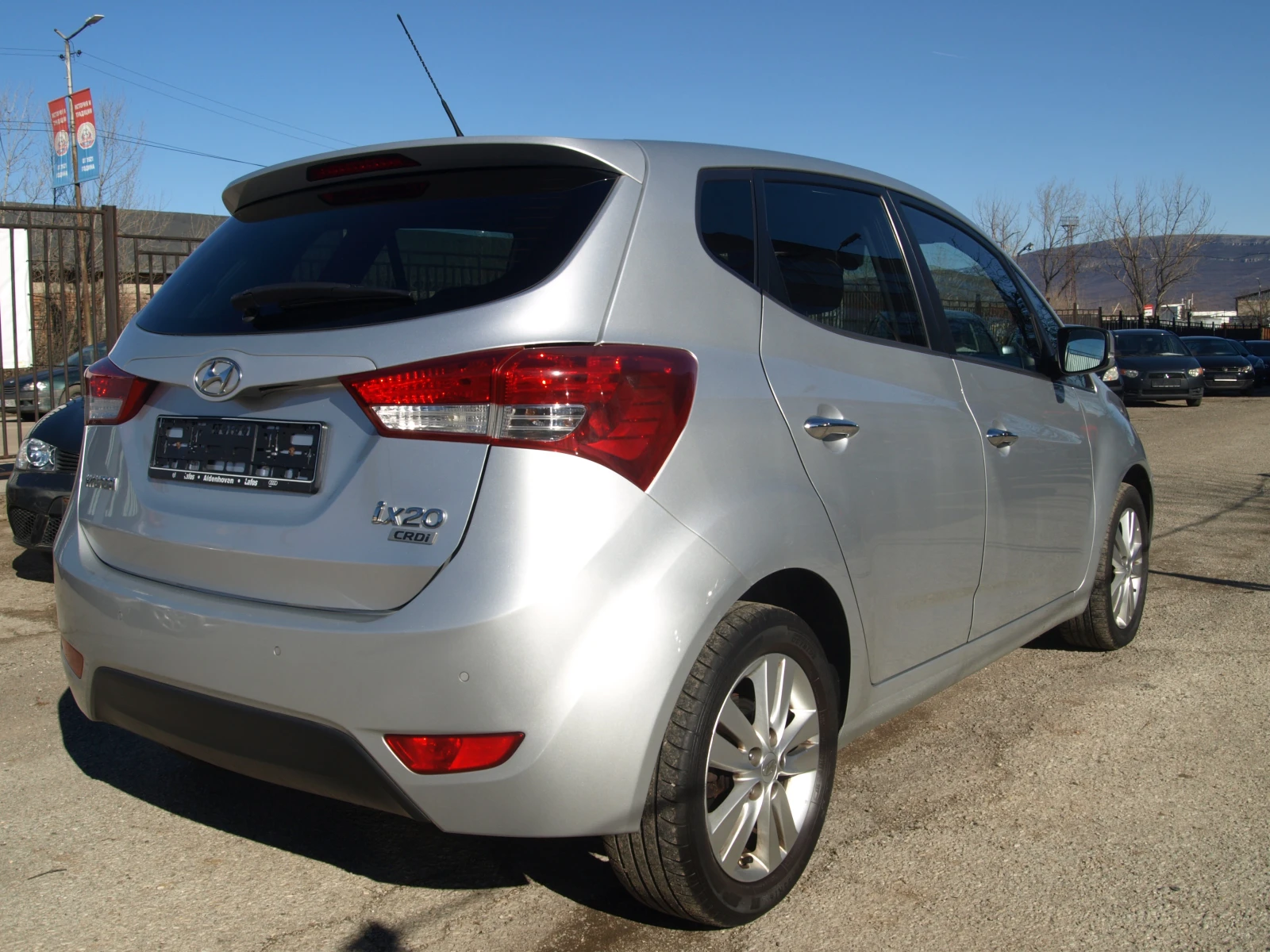 Hyundai Ix20 1.6* CRDI* 116кс* КЛИМАТРОНИК* , снимка 6 - Автомобили и джипове - 53800703