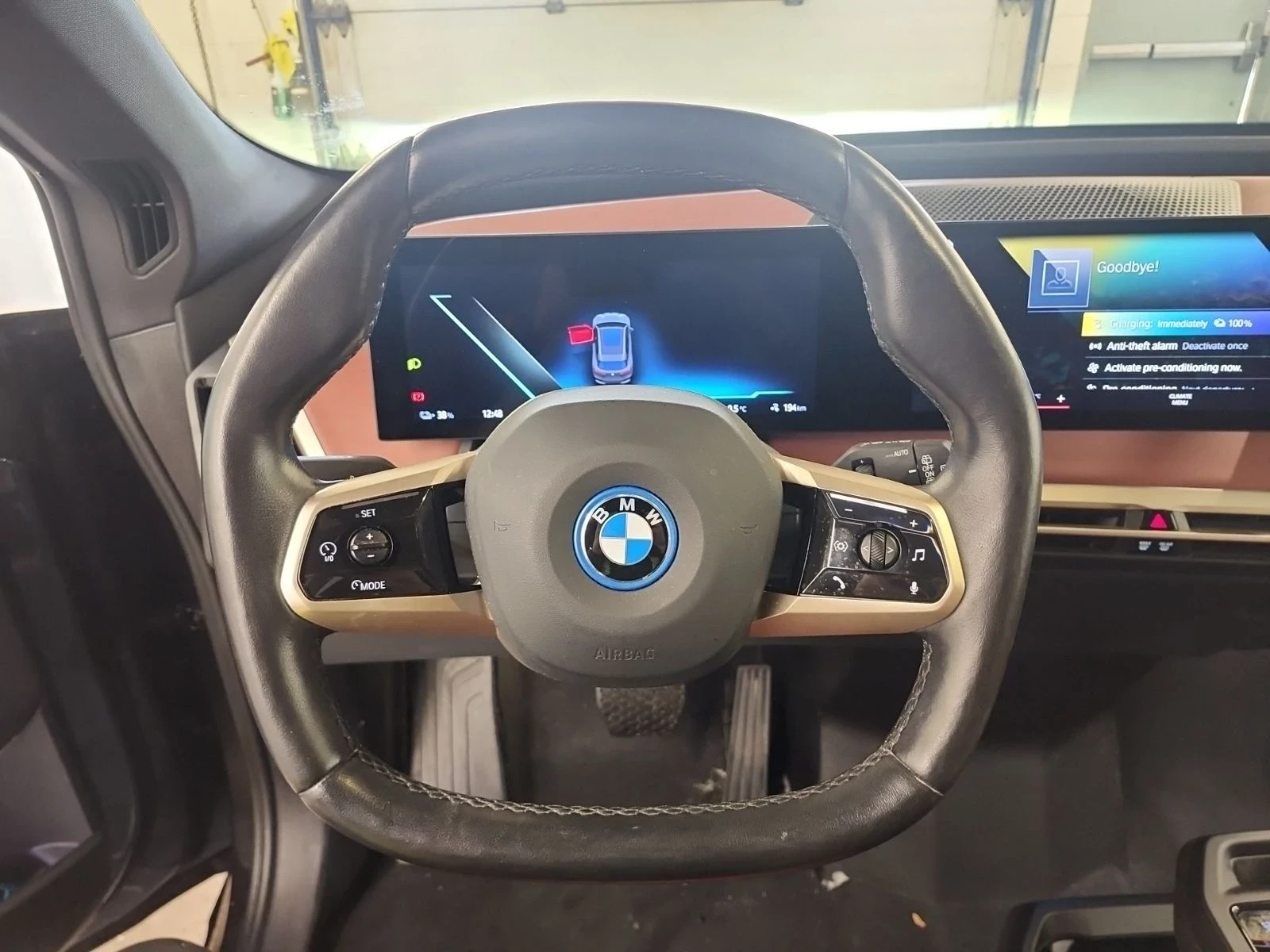 BMW iX xDrive50 | LASER| 360 | HARMAN KARDON| SKY LOUNGE, снимка 9 - Автомобили и джипове - 54225014