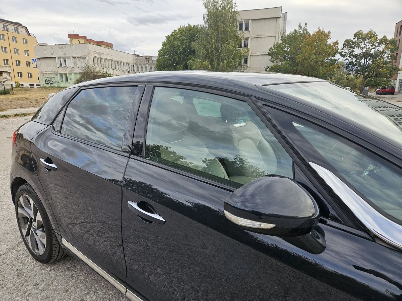 DS DS 5, снимка 2 - Автомобили и джипове - 54299491