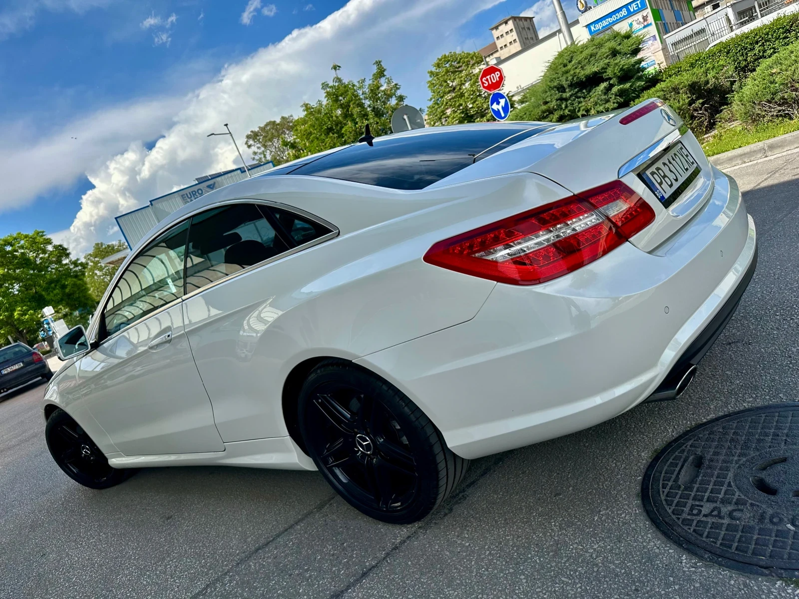 Mercedes-Benz E 350 ///AMG /// PANO /// , снимка 5 - Автомобили и джипове - 54528447