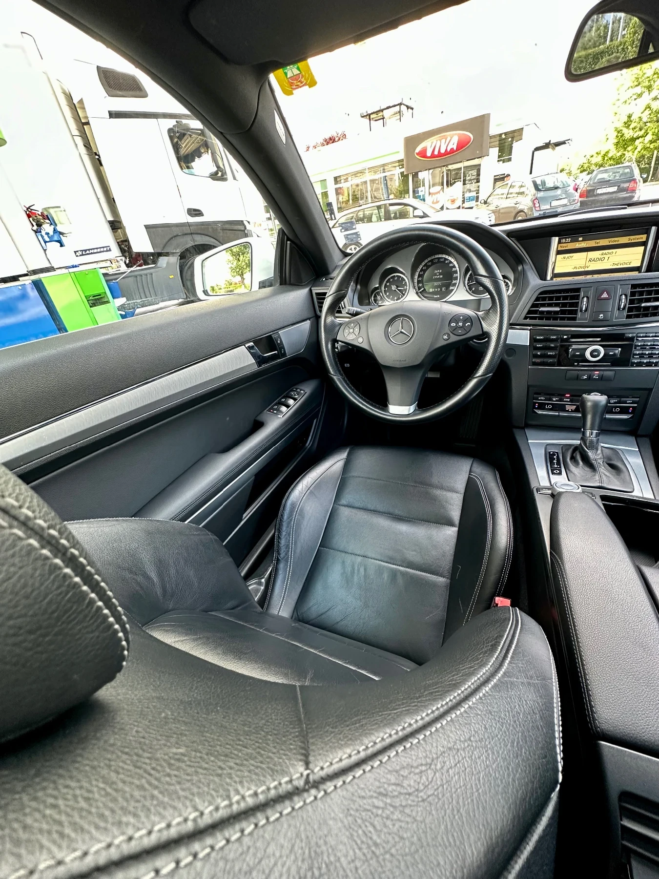 Mercedes-Benz E 350 ///AMG /// PANO /// , снимка 13 - Автомобили и джипове - 54528447