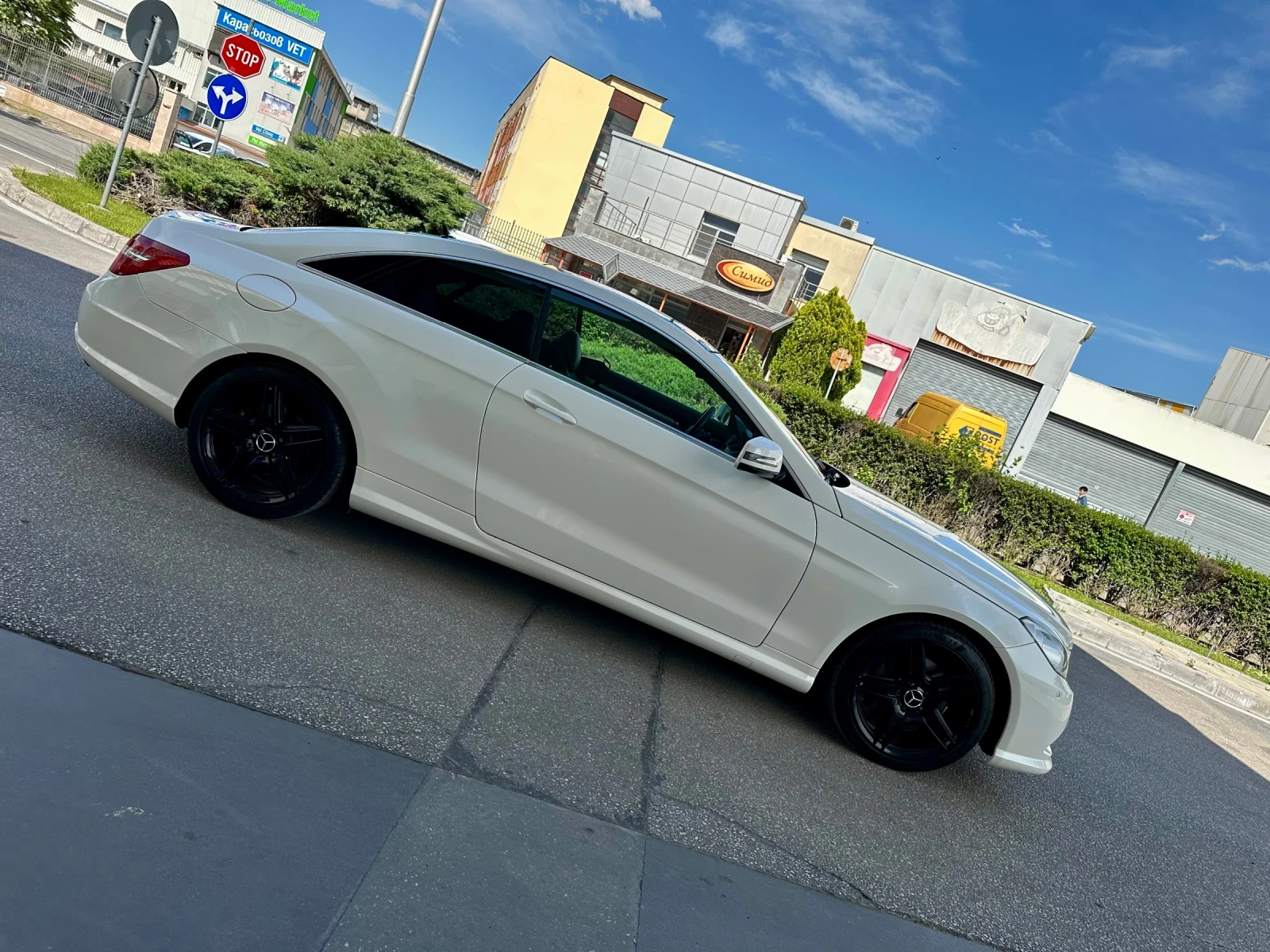 Mercedes-Benz E 350 ///AMG /// PANO /// , снимка 2 - Автомобили и джипове - 54528447