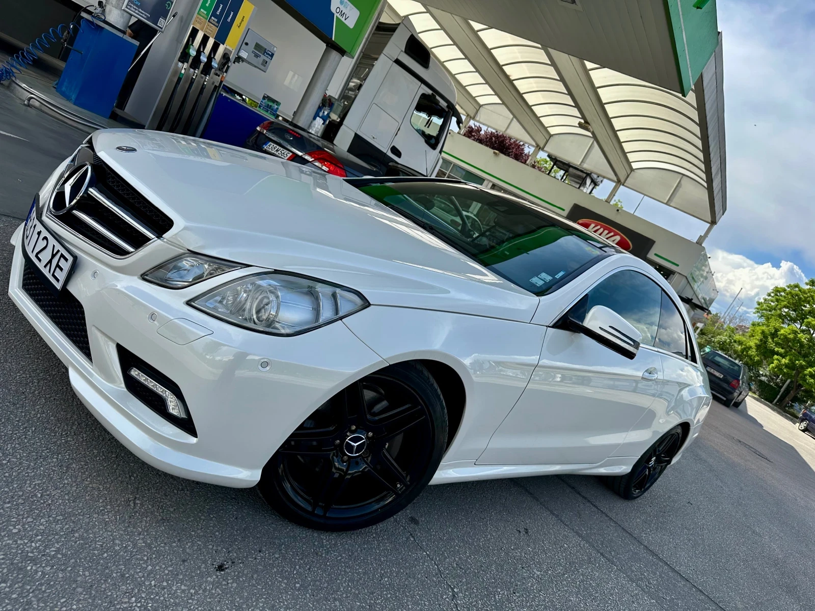 Mercedes-Benz E 350 ///AMG /// PANO /// , снимка 7 - Автомобили и джипове - 54528447