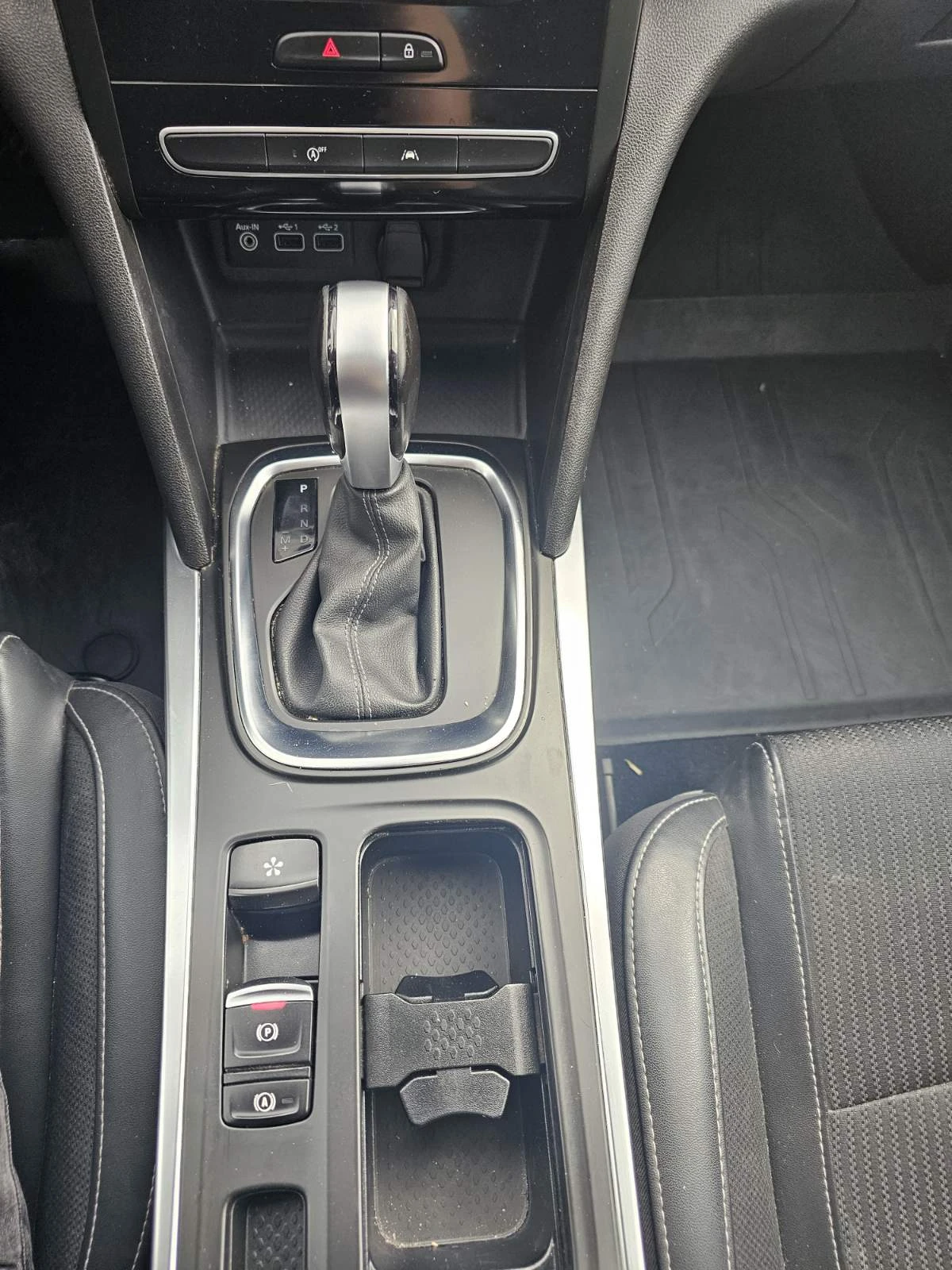 Renault Megane 1.3 TCe 140 EDC, снимка 10 - Автомобили и джипове - 54687784