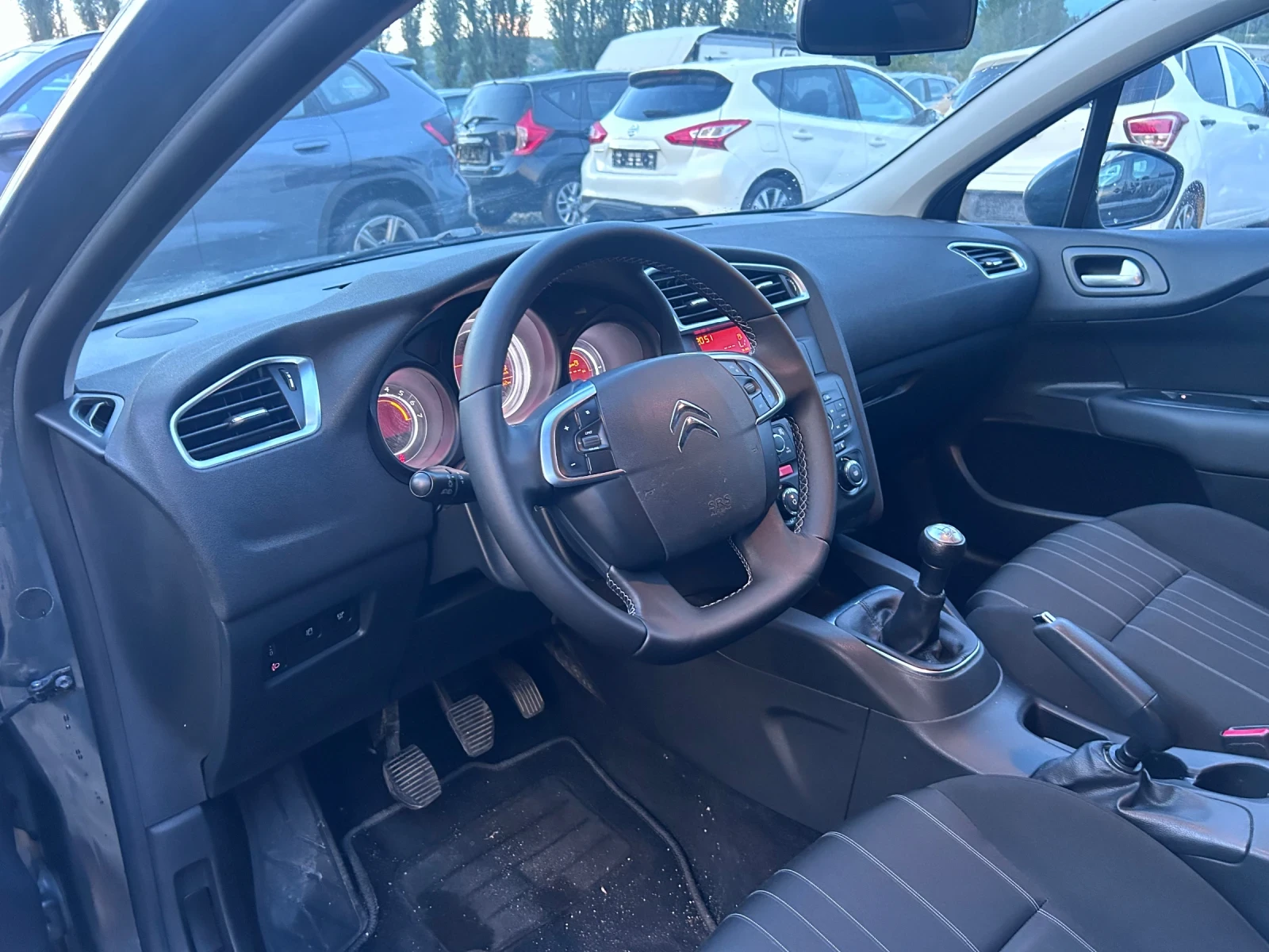 Citroen C4 1.6 HDI EURO 5 С РЕГИСТРИРАЦИЯ, снимка 9 - Автомобили и джипове - 54768315