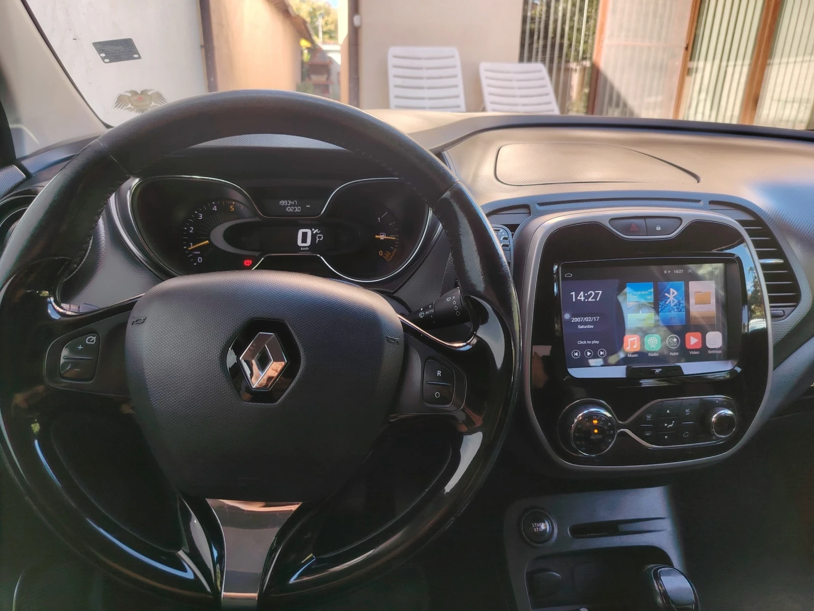 Renault Captur 1.5 DCI, снимка 10 - Автомобили и джипове - 56337841