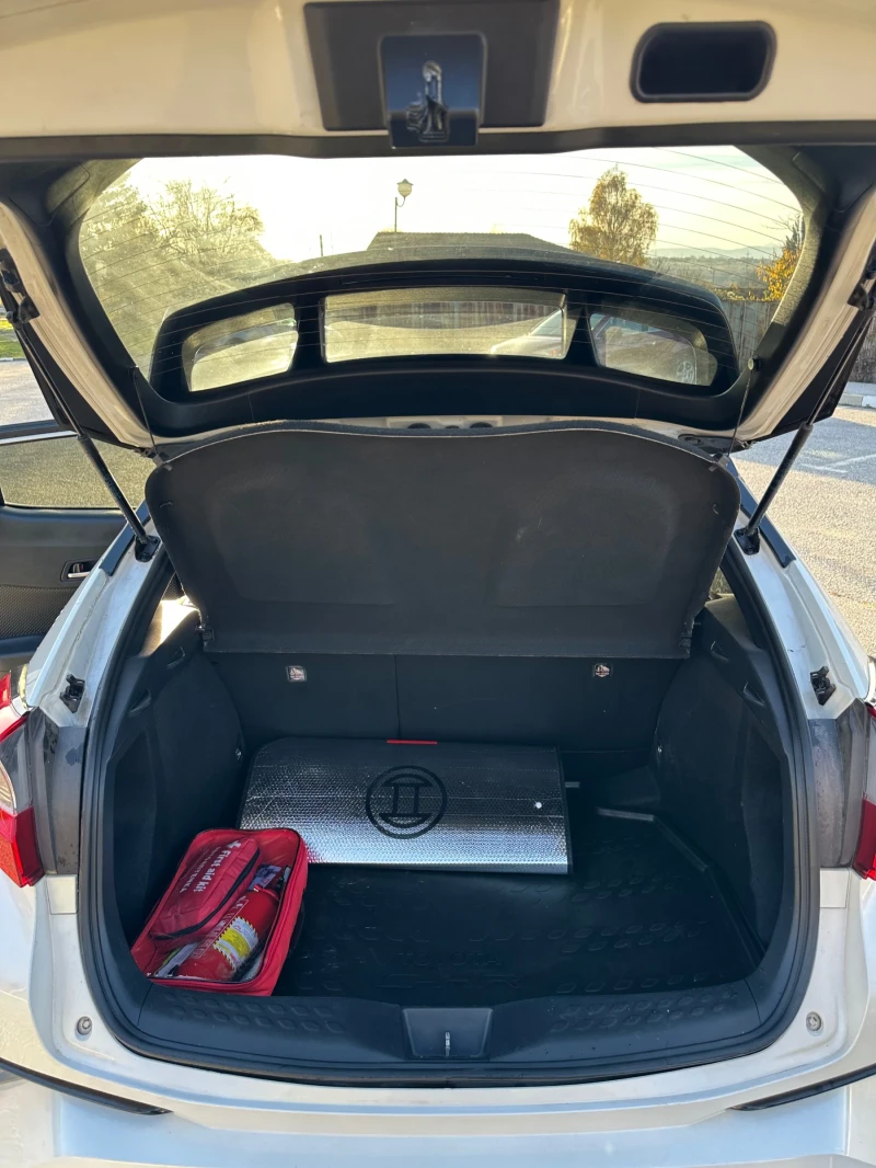 Toyota C-HR, снимка 11 - Автомобили и джипове - 52424423