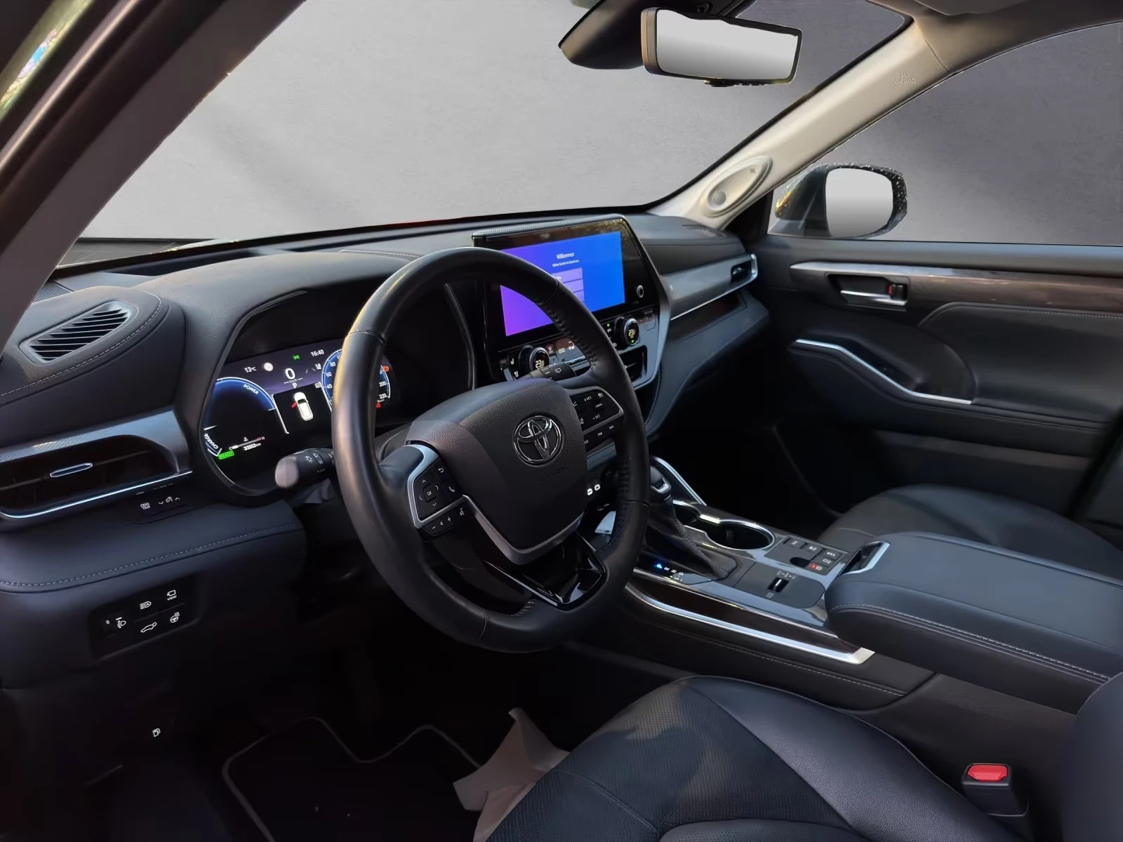 Toyota Highlander 2.5HEV/247HP/LUXURY/7S/PANO/360/NAVI/LED/945v - изображение 8