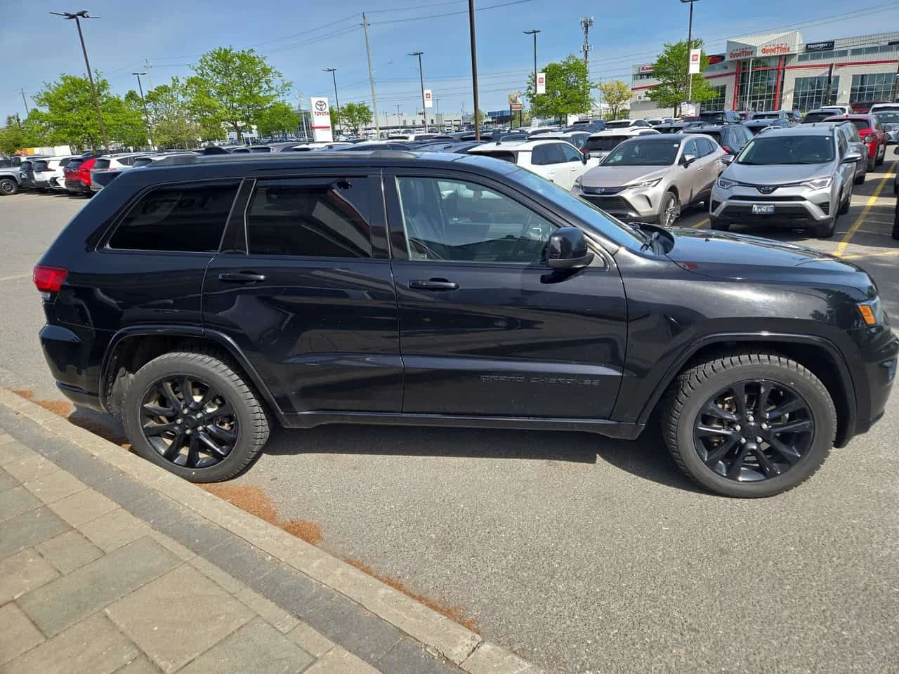 Jeep Grand cherokee * Altitude * ЛИЦЕНЗИРАН ДИЛЪР * АВТОКРЕДИТ, снимка 3 - Автомобили и джипове - 54756293