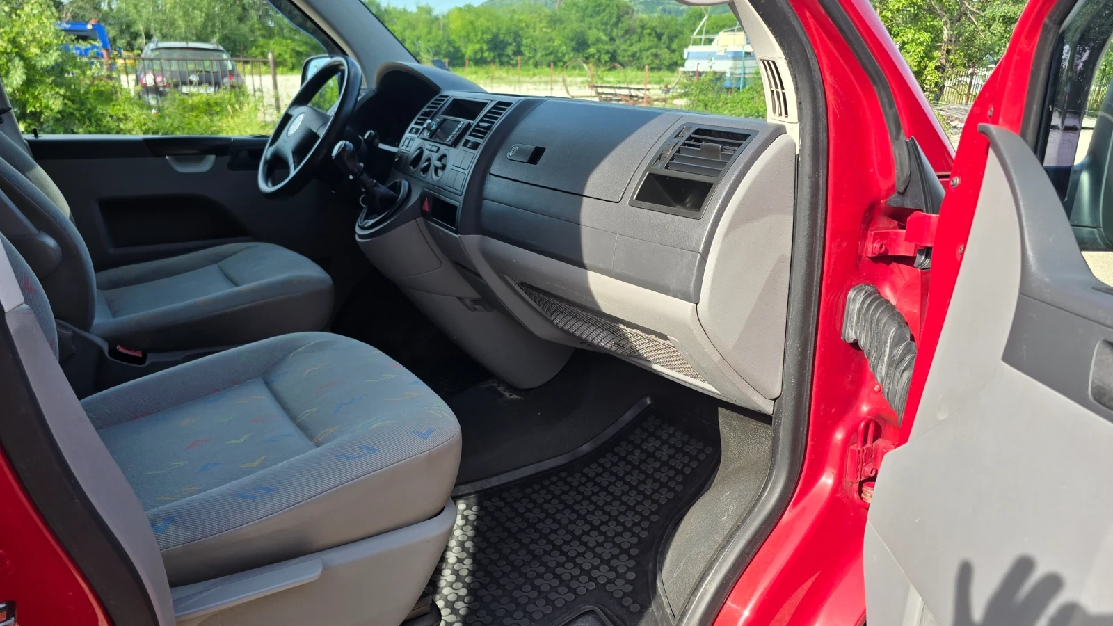 VW Transporter 1.9 TDI, снимка 12 - Бусове и автобуси - 54891481