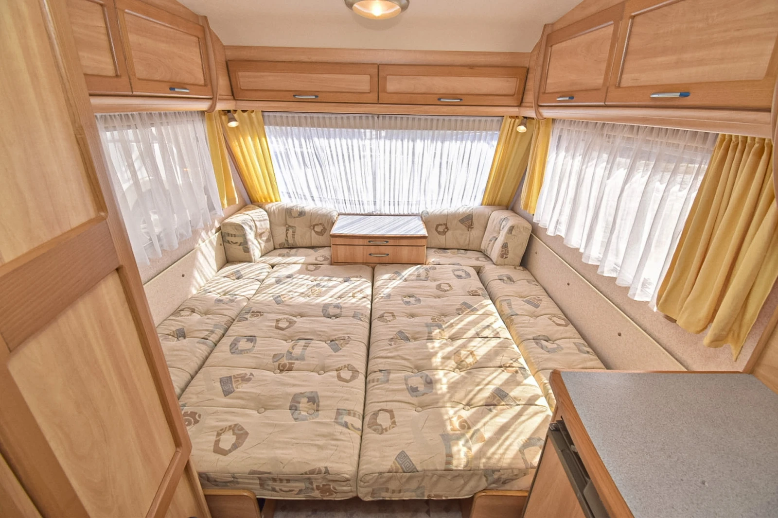 Каравана Sprite Super 390, снимка 8 - Каравани и кемпери - 54232859