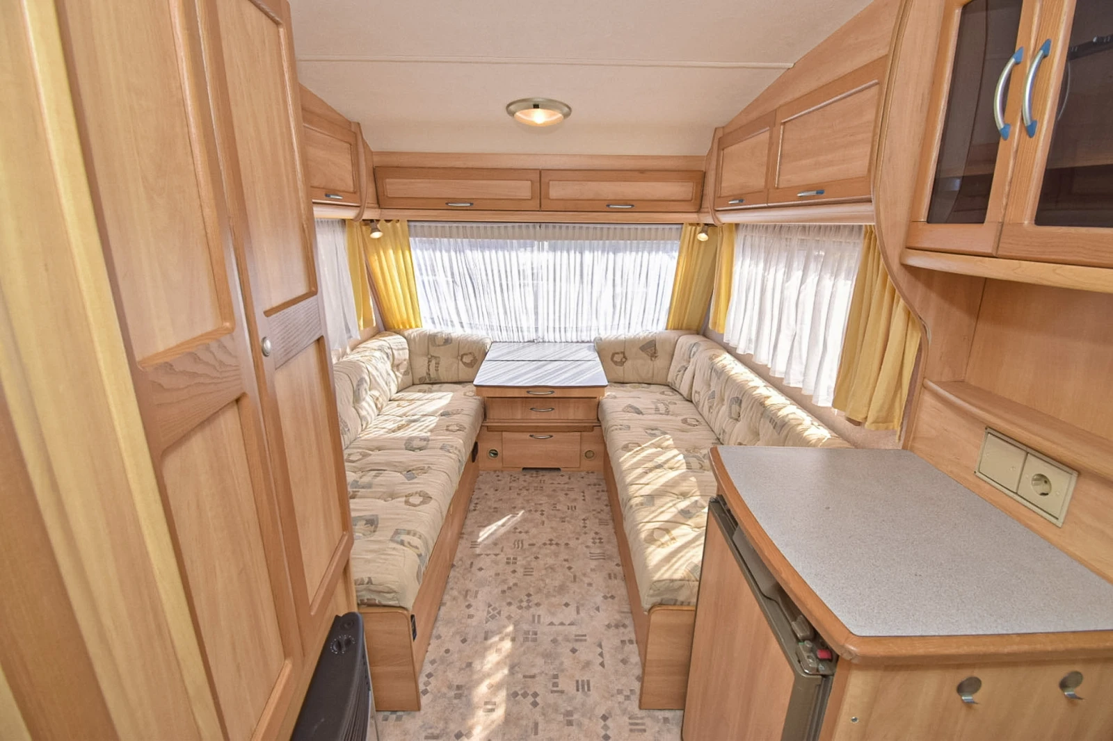 Каравана Sprite Super 390, снимка 6 - Каравани и кемпери - 54232859