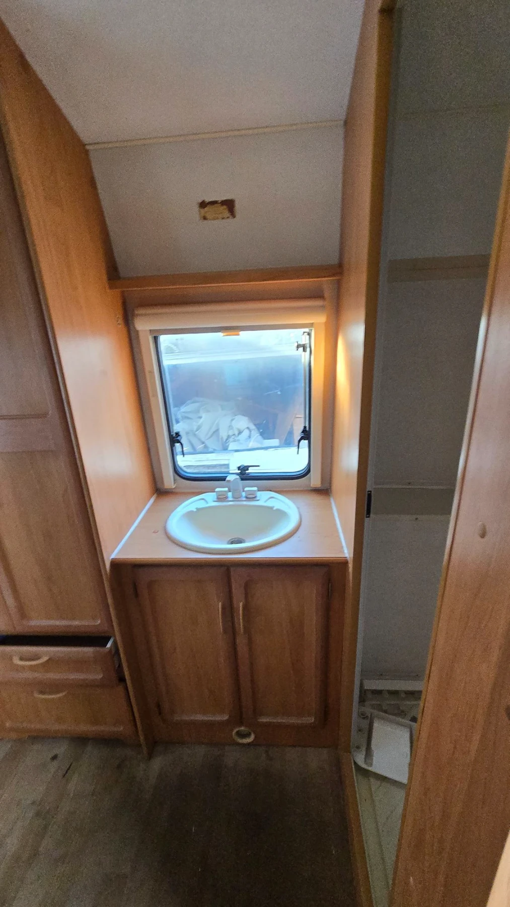 �������� ABI �������� 2004�.������� | Mobile.bg � ����������� 9