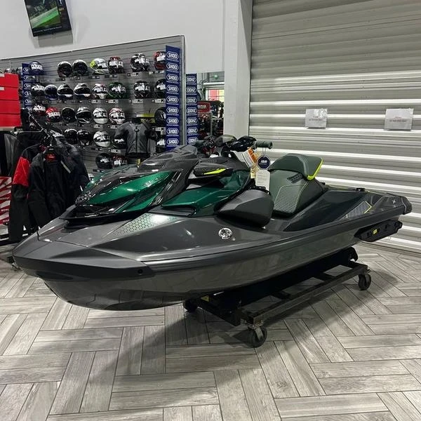 Джет Bombardier Sea Doo APEX 300 CARBON LIMITED EDICION!!!, снимка 1 - Воден транспорт - 49419214