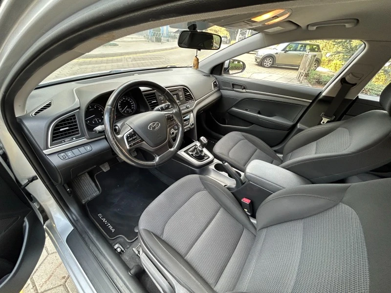 Hyundai Elantra 1.6i MPI, снимка 11 - Автомобили и джипове - 46756605