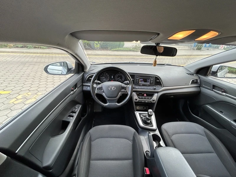 Hyundai Elantra 1.6i MPI, снимка 10 - Автомобили и джипове - 46756605