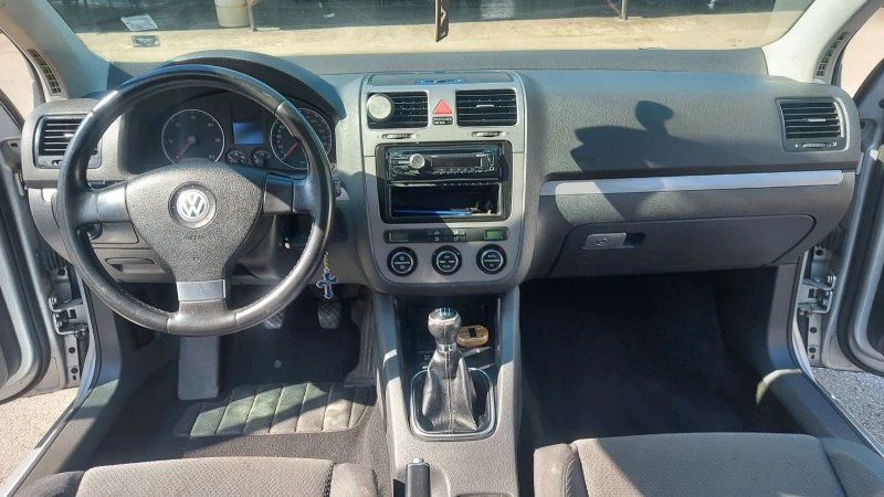 VW Golf 1.9, снимка 8 - Автомобили и джипове - 48115235