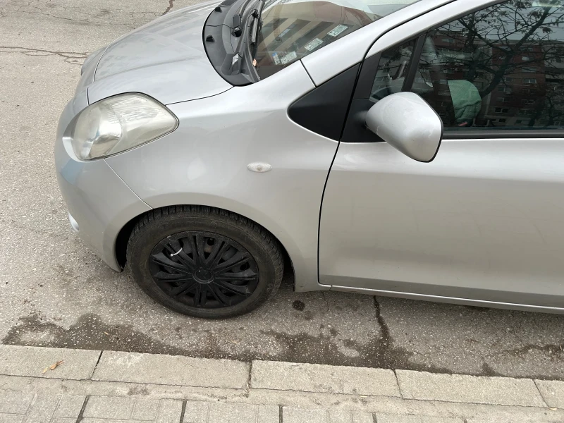 Toyota Yaris 1.3, снимка 3 - Автомобили и джипове - 48285050