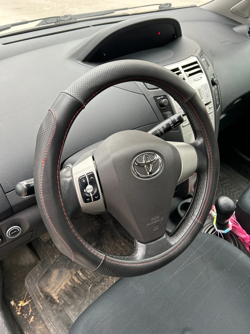 Toyota Yaris 1.3, снимка 4 - Автомобили и джипове - 48285050