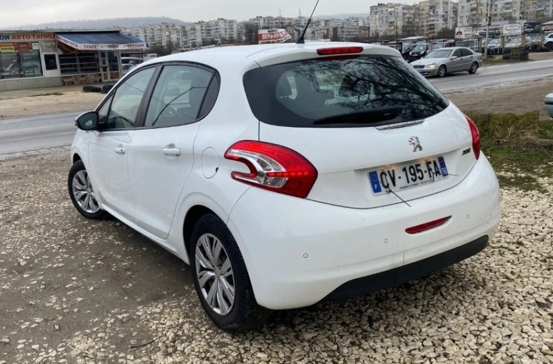 Peugeot 208 1.2, снимка 5 - Автомобили и джипове - 48983765