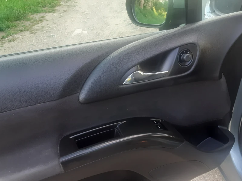 Opel Meriva 1, 4i климатик, снимка 10 - Автомобили и джипове - 52258162