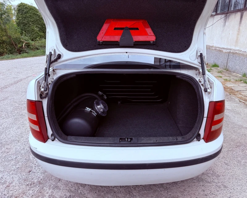 Skoda Fabia МК1, снимка 9 - Автомобили и джипове - 52546995