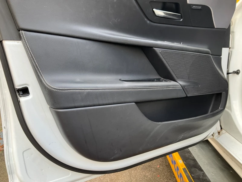 Jaguar XE 20d R-Sport AWD 4x4 КОЖА ПАНОРАМА, снимка 17 - Автомобили и джипове - 52157392