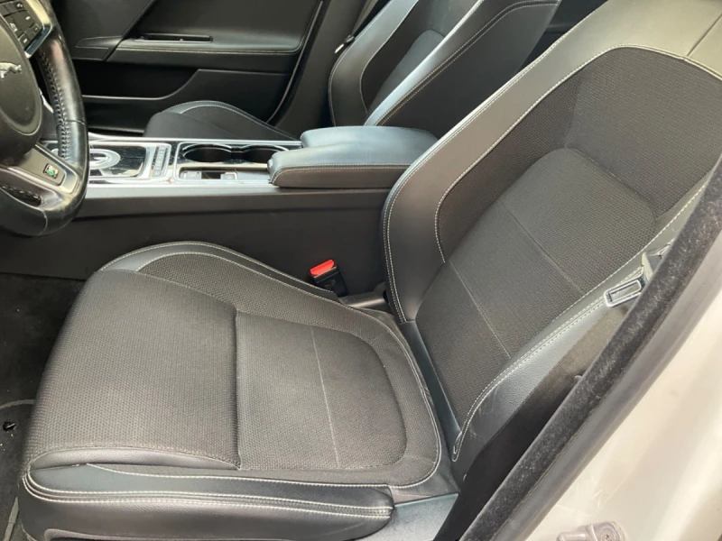 Jaguar XE 20d R-Sport AWD 4x4 КОЖА ПАНОРАМА, снимка 14 - Автомобили и джипове - 52157392