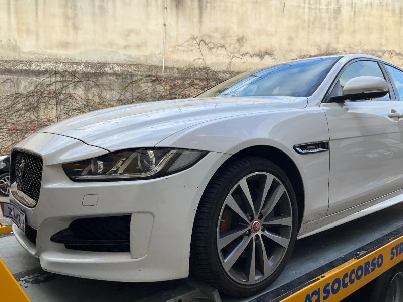 Jaguar XE 20d R-Sport AWD 4x4 КОЖА ПАНОРАМА, снимка 2 - Автомобили и джипове - 52157392