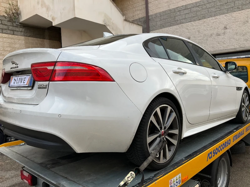 Jaguar XE 20d R-Sport AWD 4x4 КОЖА ПАНОРАМА, снимка 6 - Автомобили и джипове - 52157392