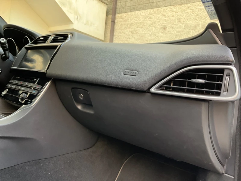 Jaguar XE 20d R-Sport AWD 4x4 КОЖА ПАНОРАМА, снимка 12 - Автомобили и джипове - 52157392