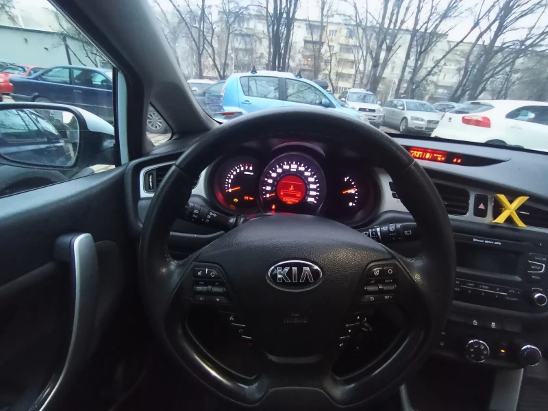 Kia Ceed 1.4 газ, снимка 11 - Автомобили и джипове - 53376093