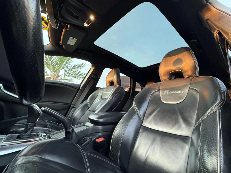 Volvo V40 1.6 D2 R-design, Full options, снимка 9 - Автомобили и джипове - 52513190