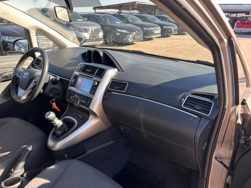 Toyota Verso, снимка 12 - Автомобили и джипове - 53771639