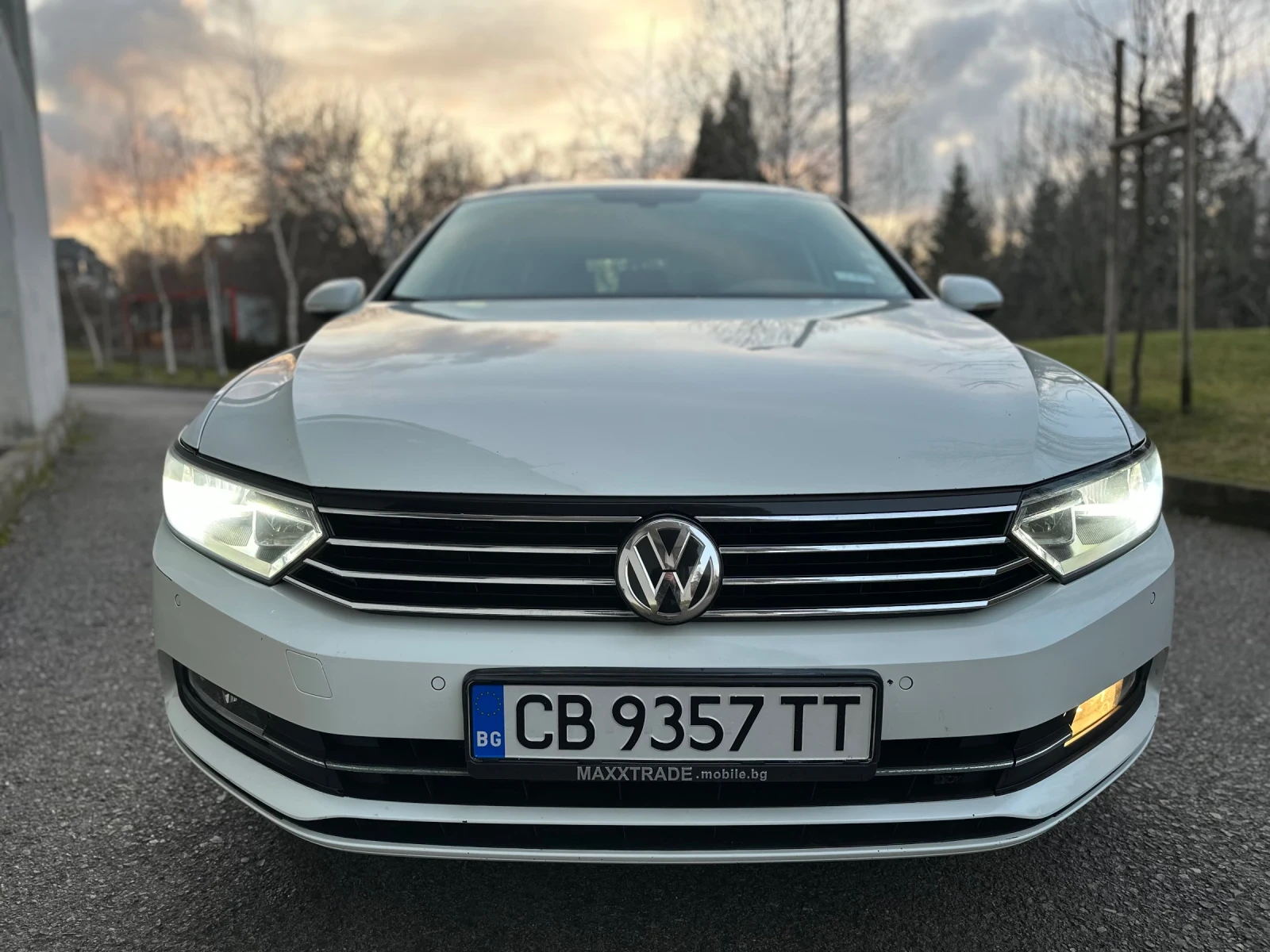 VW Passat 2.0TDI / DSG / NAVI - изображение 2