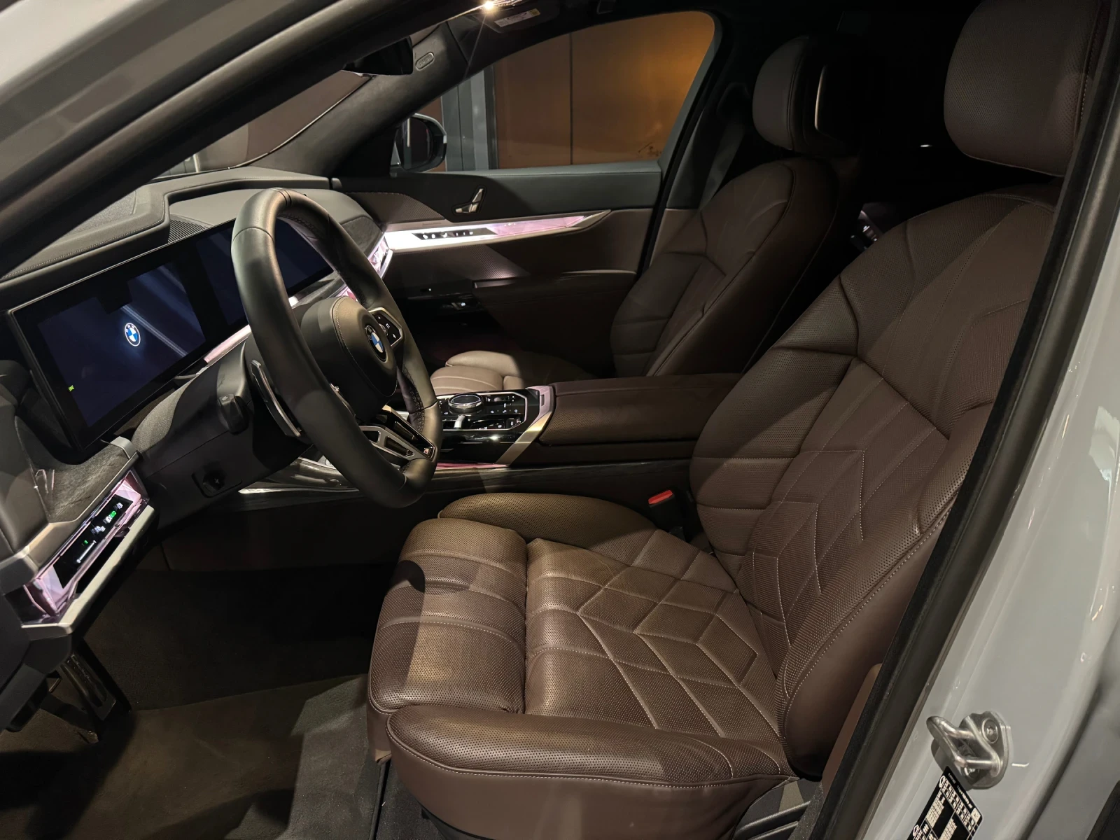BMW 740 d xDrive M pro TV - изображение 5