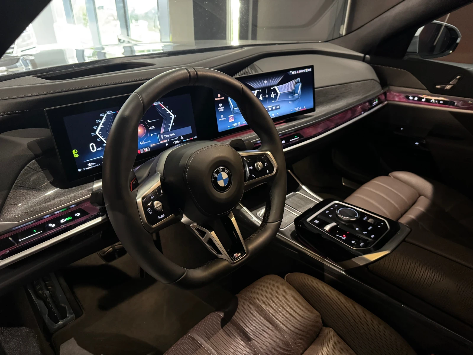 BMW 740 d xDrive M pro TV - изображение 8