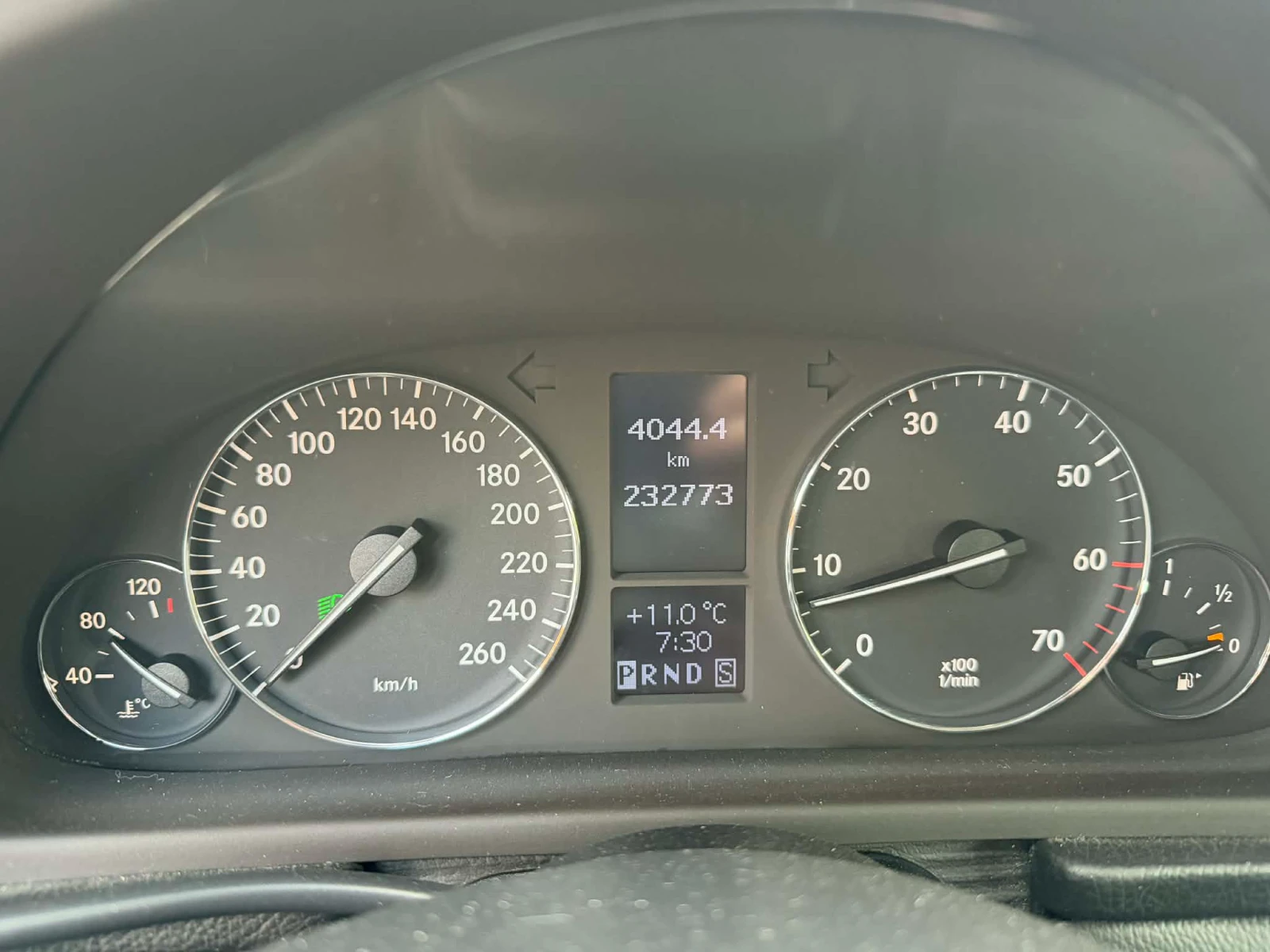 Mercedes-Benz C 320 4 matic, снимка 13 - Автомобили и джипове - 54241736