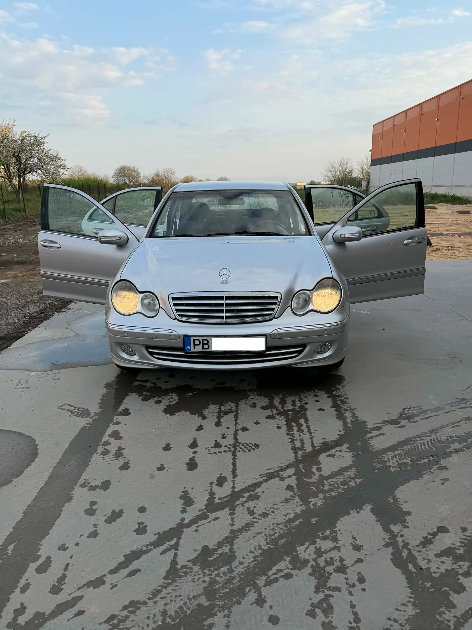 Mercedes-Benz C 320 4 matic, снимка 6 - Автомобили и джипове - 54241736