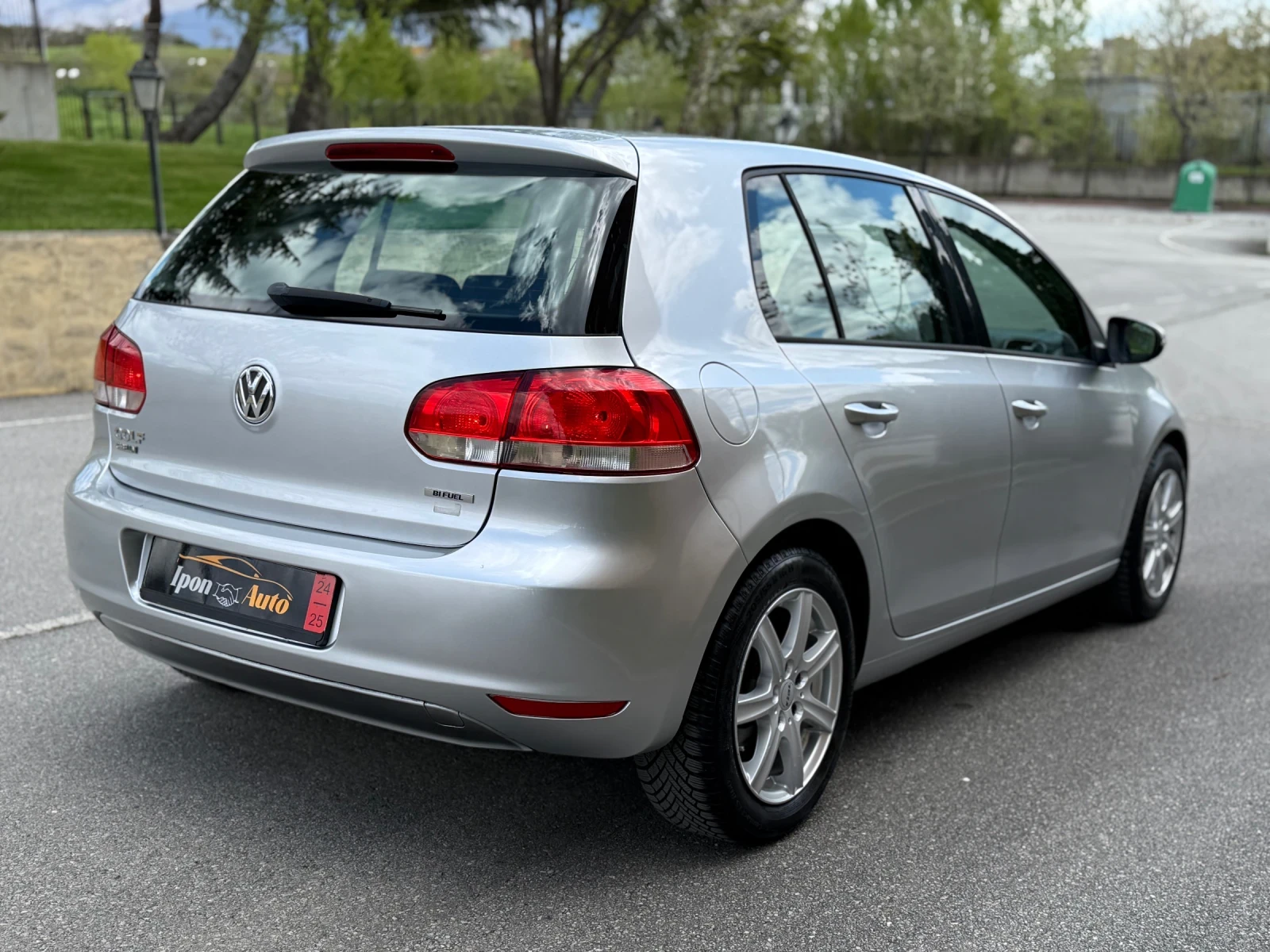 VW Golf Бензин* ГАЗ* перфектен и много запазен* , снимка 2 - Автомобили и джипове - 54294669
