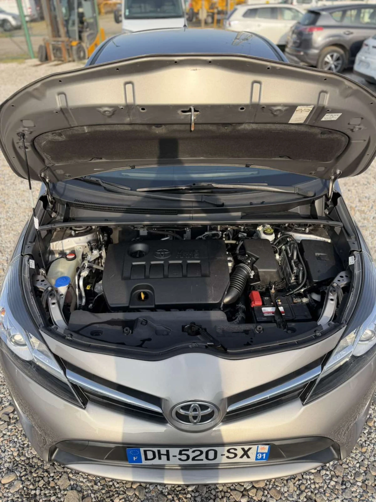 Toyota Verso 1.6 i, снимка 16 - Автомобили и джипове - 55012950