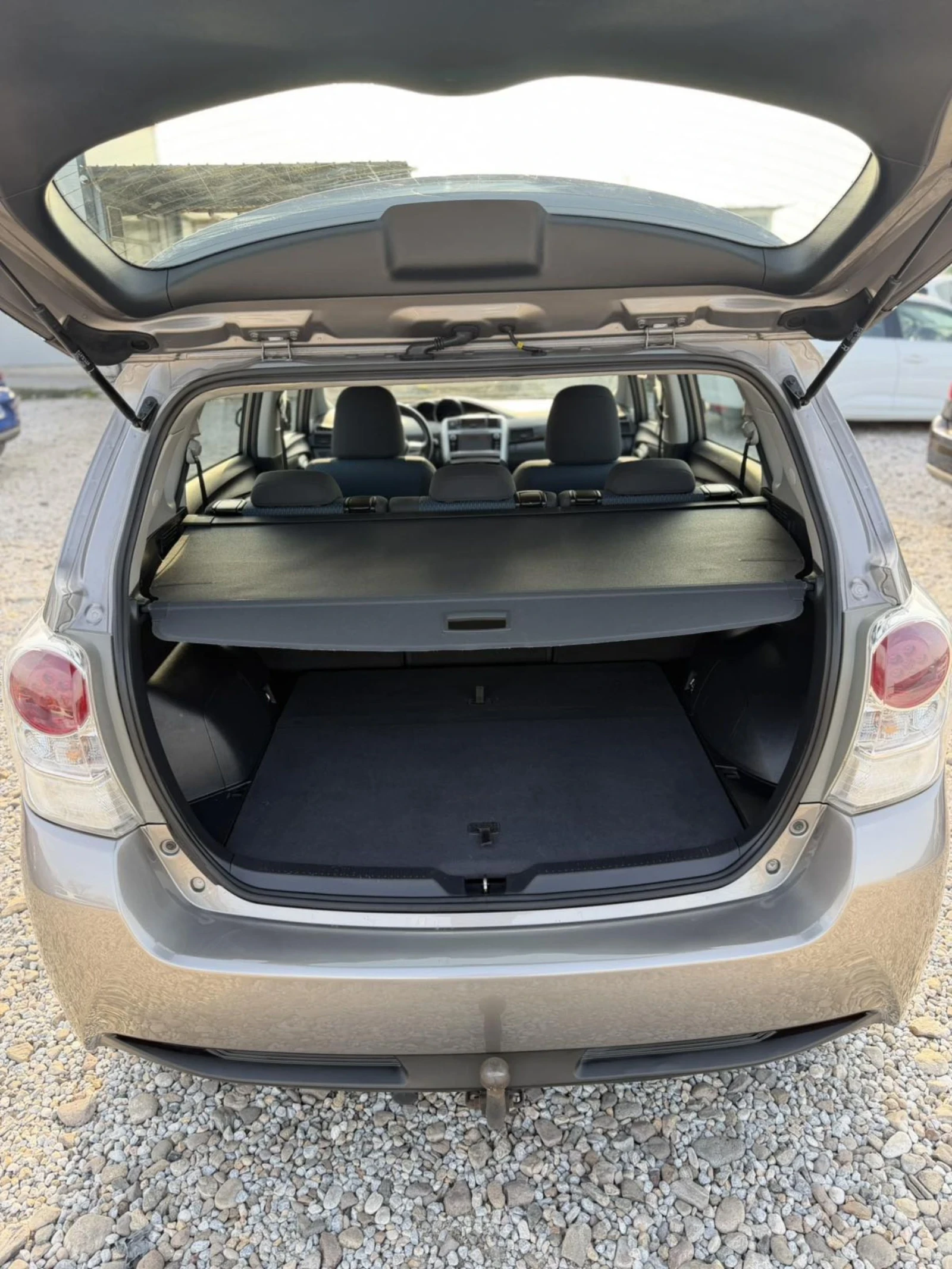 Toyota Verso 1.6 i, снимка 15 - Автомобили и джипове - 55012950