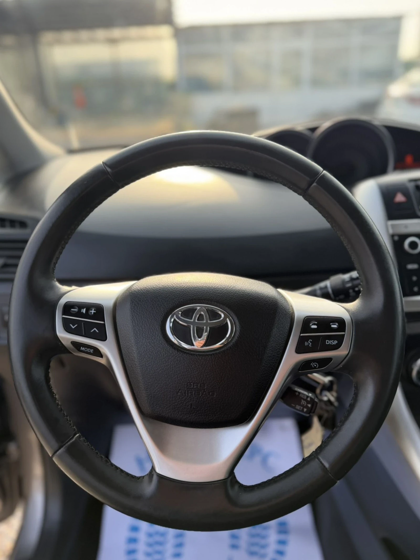 Toyota Verso 1.6 i, снимка 10 - Автомобили и джипове - 55012950