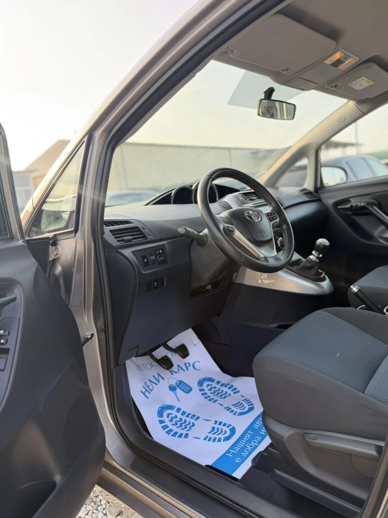 Toyota Verso 1.6 i, снимка 11 - Автомобили и джипове - 55012950