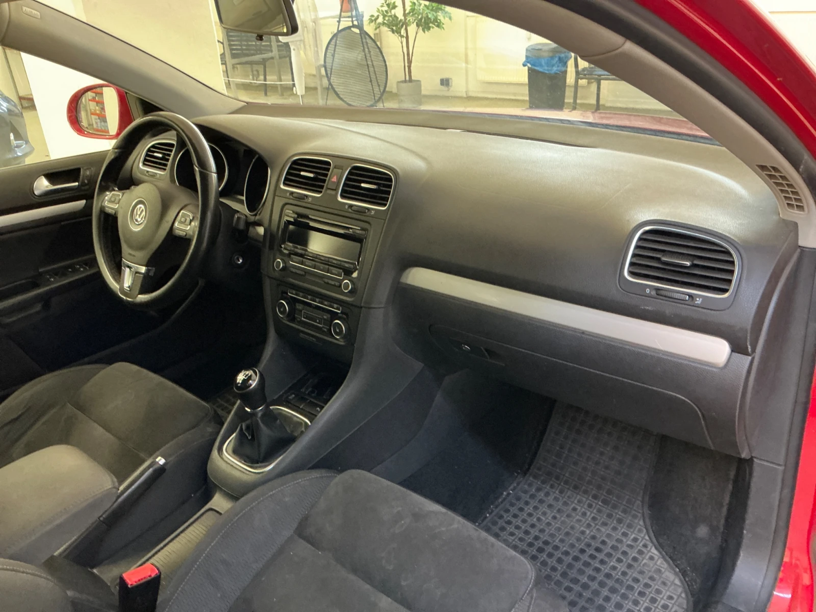 VW Golf 1.6 TDI HIGHLINE, снимка 4 - Автомобили и джипове - 55485393