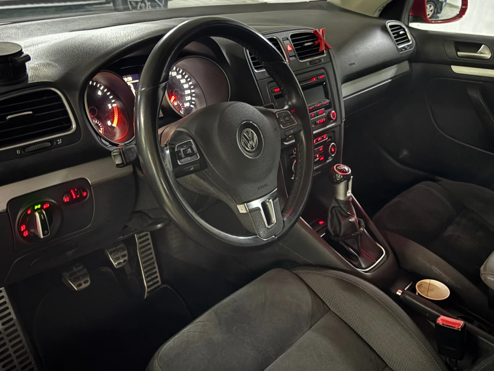 VW Golf 1.6 TDI HIGHLINE, снимка 8 - Автомобили и джипове - 56525433